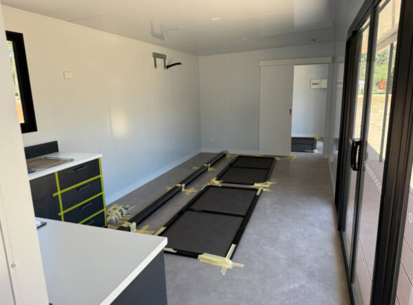CASA PREFABRICADA MODERNA 15M X 4.2M – 2 CUARTOS EN PUERTO RICO