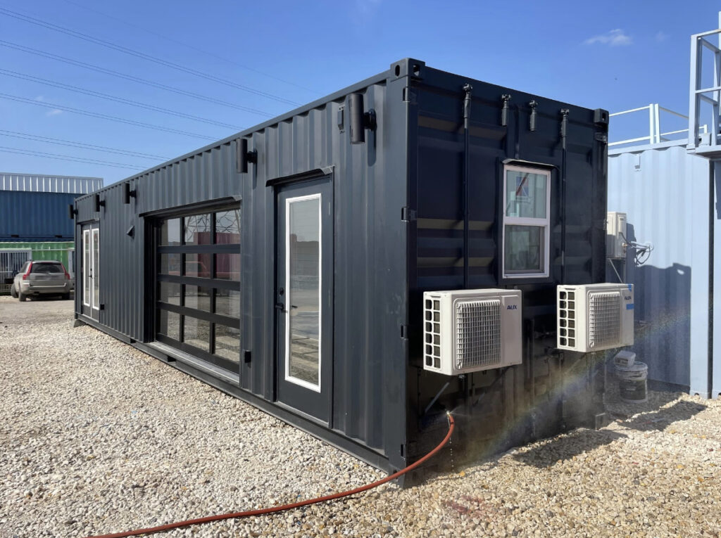 CASA CONTENEDOR DE 40 PIES CON 3 PUERTAS FRONTAL EN VENTA PONCE, PUERTO RICO