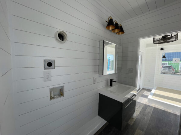 CASA CONTENEDOR DE 40 PIES CON 3 PUERTAS FRONTAL EN VENTA ISABELA, PUERTO RICO