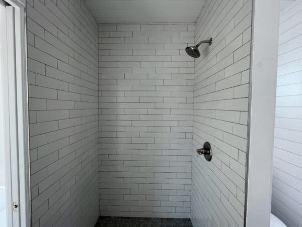 CASA CONTENEDOR DE 40 PIES CON 3 PUERTAS FRONTAL EN VENTA ISABELA, PUERTO RICO