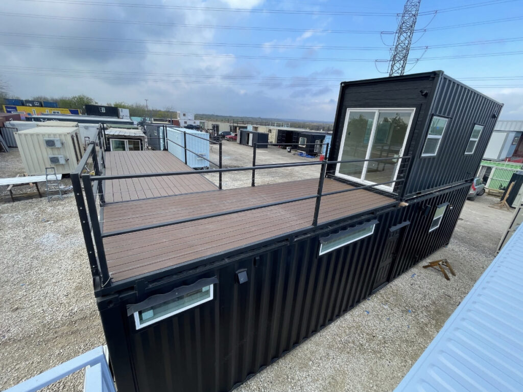 CASA CONTENEDOR MODELO “LEO” – 3 HABITACIONES EN VENTA PONCE, PR