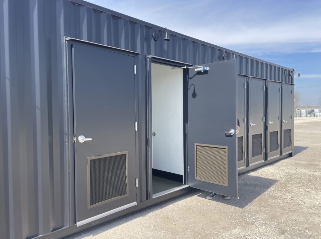 BAÑO CONTENEDOR DE 40 PIES CON ALMACENAMIENTO EN VENTA CAROLINA, PR